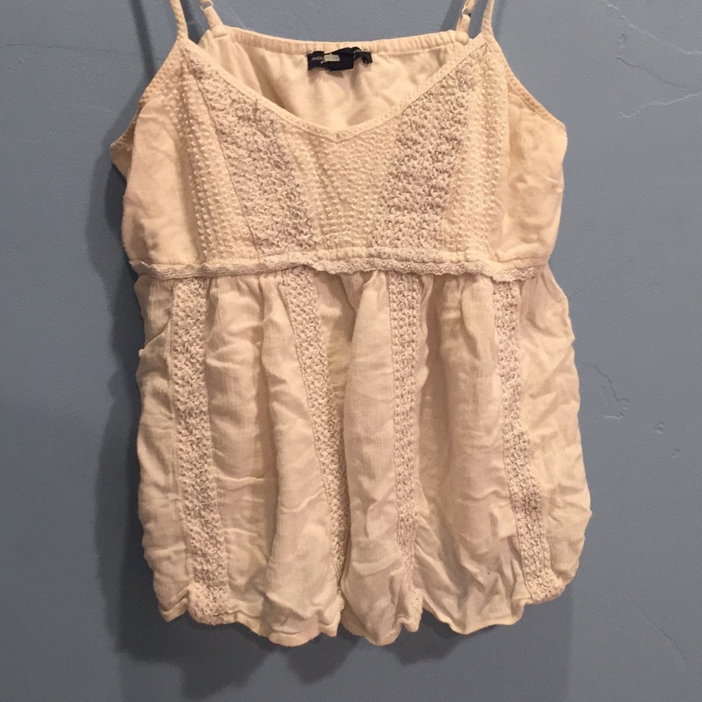 Embroidered white tank top 🌸